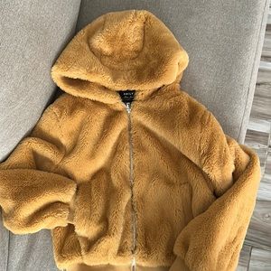 Size M, color yellow